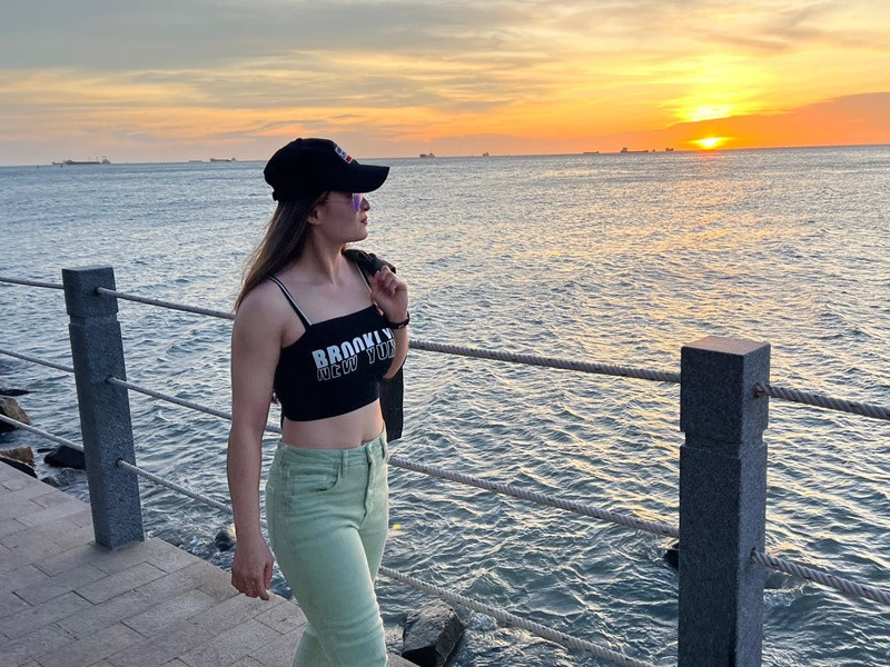 Thanh Hoa ăn vận khá đơn giản ngoài đời.