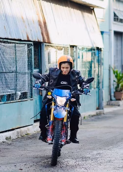 Thanh Hoa làm cascadeur, từng đóng thế cho nhiều ngôi sao trong phim ảnh.