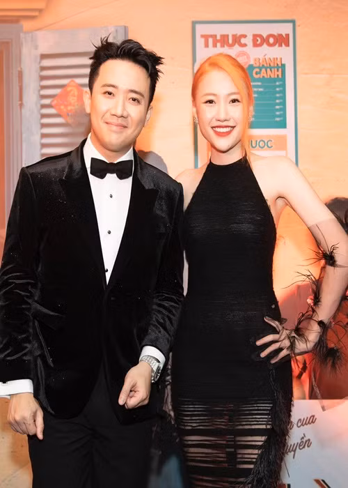 Uyển Ân là em gái Trấn Thành. Cô thi đậu Đại học Sân khấu – Điện ảnh TP. HCM nhưng chọn học trường khác. Sau đó, Uyển Ân lại theo đuổi diễn xuất. Cô theo học tại sân khấu kịch của nghệ sĩ Minh Nhí.