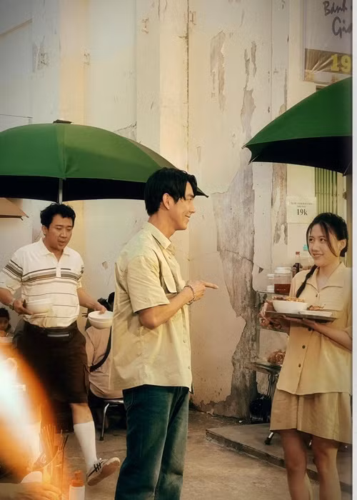 Uyển Ân chia sẻ, trên trường quay Nhà bà Nữ, cô cảm giác như Trấn Thành không còn coi cô là em gái nữa. “Anh ấy rất nghiêm khắc”, Uyển Ân nói. Ảnh: FBNV