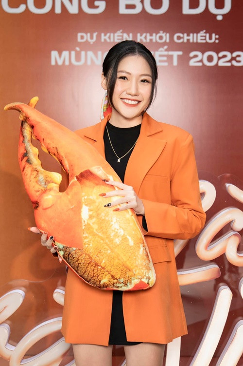 Nhà bà Nữ và Mai là các dự án điện ảnh của Trấn Thành. Tuy là em gái của nam MC, Uyển Ân vẫn phải casting.