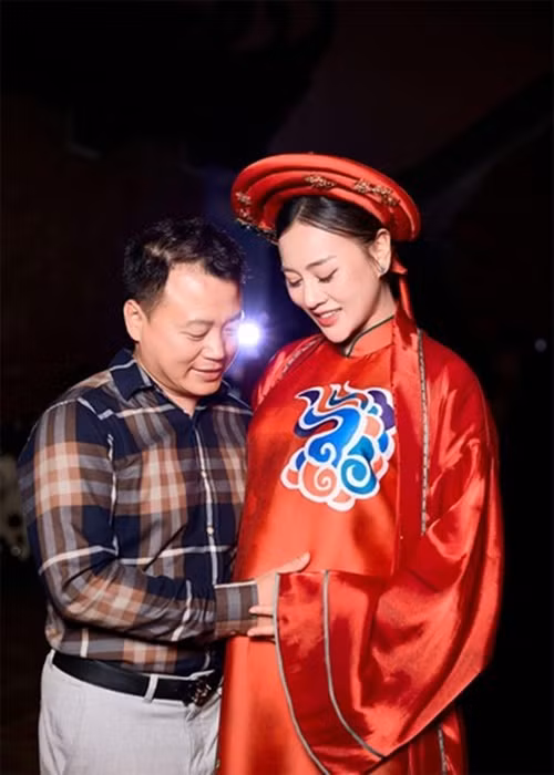 Chồng Phương Oanh - Shark Bình đến ủng hộ vợ làm người mẫu. Ảnh: Vietnamnet.