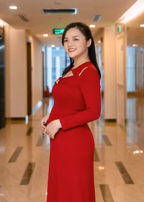 Trước khi mang thai lần 2, nữ diễn viên có một cậu con trai.