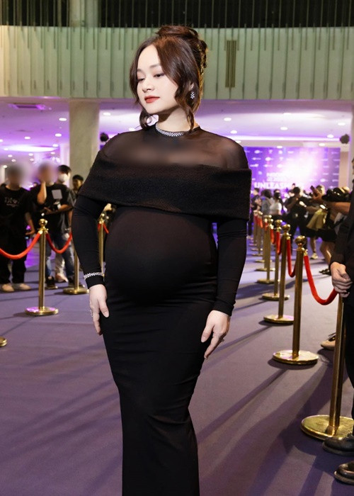 Lan Phương mang bầu lần 2. Giống Phương Oanh, cô nghén nặng trong vài tháng đầu.