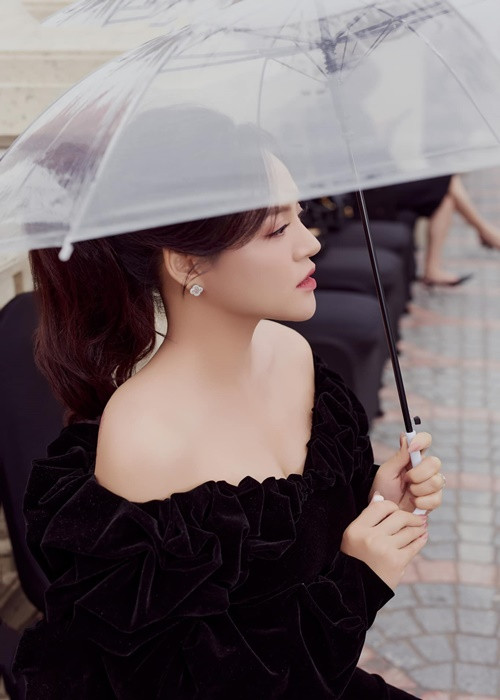 Thu Quỳnh đang mang bầu lần 2. Nữ diễn viên cho biết, em bé trong bụng là một bé gái.