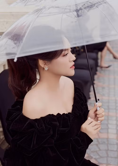 Thu Quỳnh đang mang bầu lần 2. Nữ diễn viên cho biết, em bé trong bụng là một bé gái.