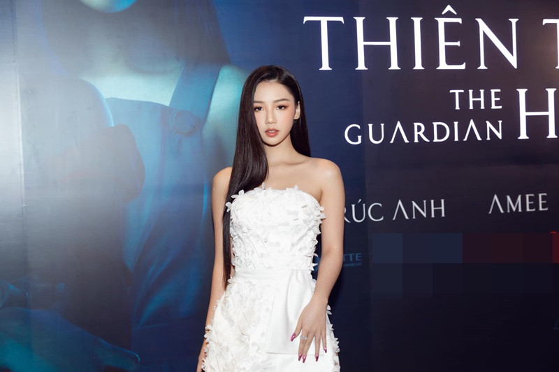 Giọng ca Anh nhà ở đâu thế lấn sân phim ảnh khi đóng Thiên thần hộ mệnh năm 2021.