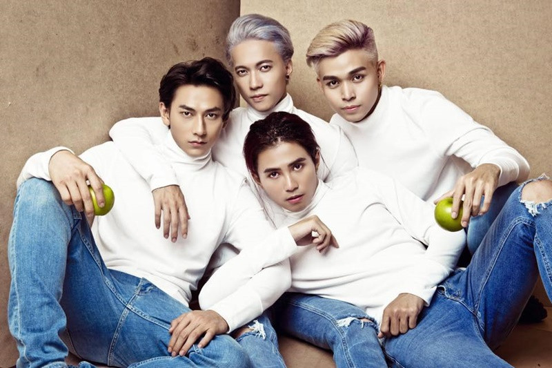 Khi nhóm 365 chưa tan rã, ngoài hoạt động chung của nhóm, các thành viên đều được tự do phát triển sự nghiệp riêng. Với trưởng nhóm Isaac, anh miệt mài ca hát, đóng phim, tham gia chương trình truyền hình.