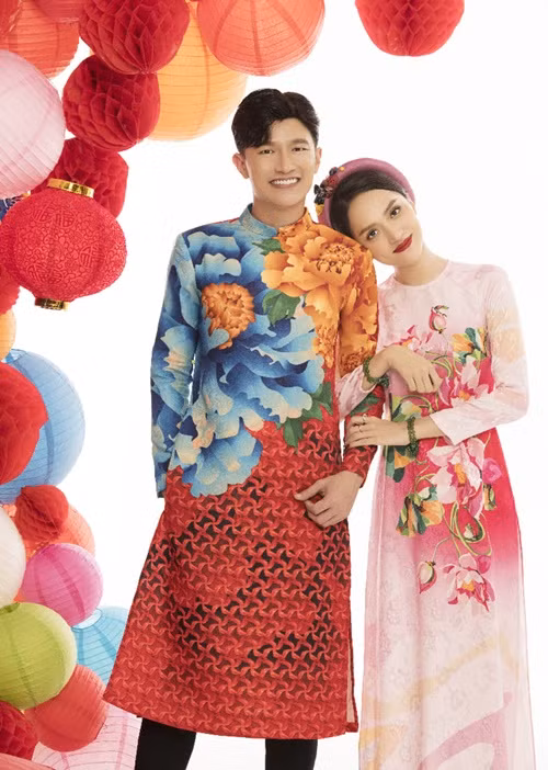 Theo Dược sĩ Tiến, Hương Giang tư vấn cho anh mọi thứ từ tình yêu, cuộc đời và sự nghiệp.