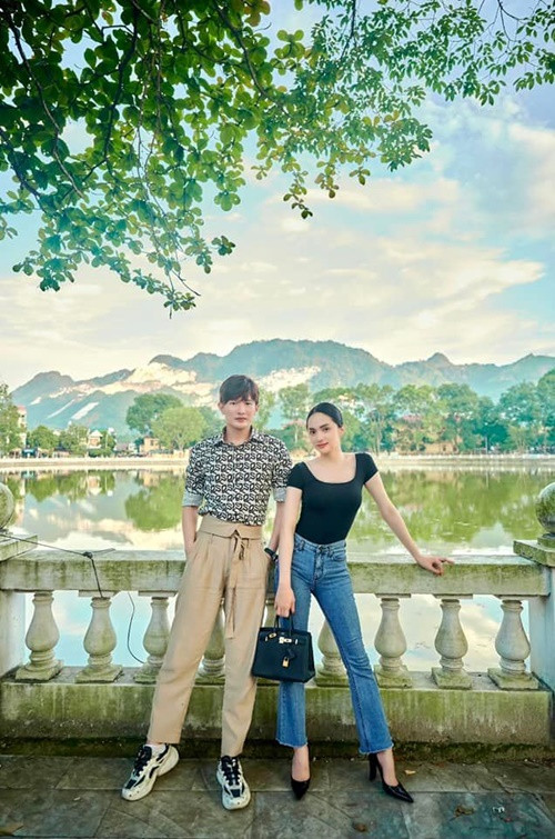 Trong cuộc phỏng vấn với Saostar, Dược sĩ Tiến chia sẻ, anh cảm nhận được Hương Giang thương anh thật lòng.