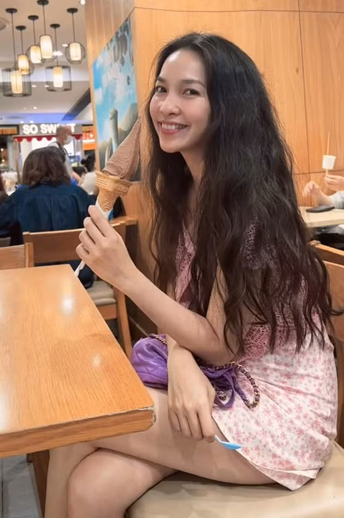 Nữ ca sĩ từng chia sẻ bí quyết chăm sóc da và tóc.