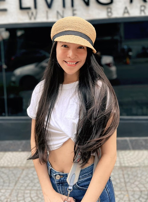 Hiền Thục giữ được làn da căng bóng, mái tóc dài dày suôn mượt cùng thân hình thon gọn.