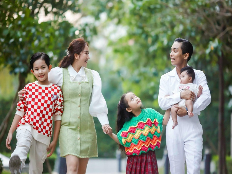 Bé Lisa - con gái út của Khánh Thi hiện được 5 tháng tuổi.