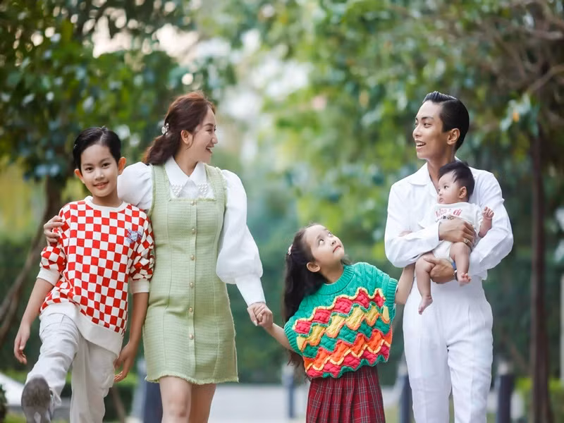 Bé Lisa - con gái út của Khánh Thi hiện được 5 tháng tuổi.