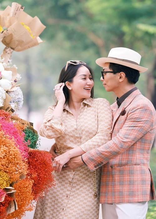 Ở tuổi 42, Khánh Thi có cuộc sống bình yên, hạnh phúc bên Phan Hiển.