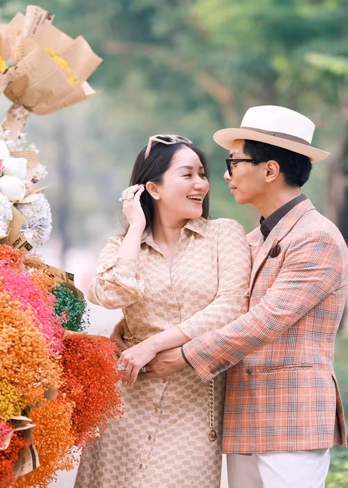 Ở tuổi 42, Khánh Thi có cuộc sống bình yên, hạnh phúc bên Phan Hiển.