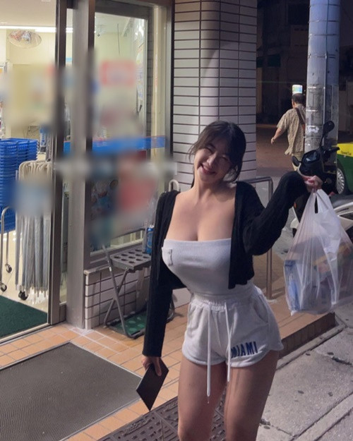 Hình thể của cô nàng vòng nào ra vòng nấy.