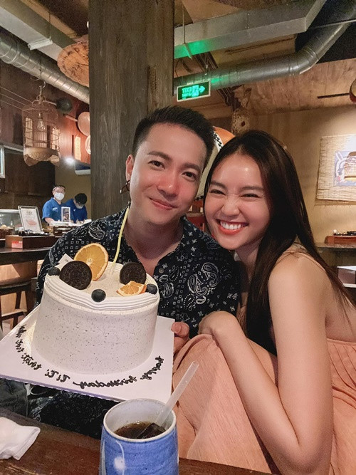 Lan Ngọc và S.T Sơn Thạch luôn có mặt trong các sự kiện quan trọng của nhau cũng như ủng hộ các dự án của đối phương.