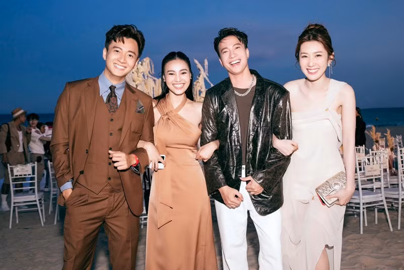 Năm 2022, nghi vấn Lan Ngọc - S.T Sơn Thạch "nghỉ chơi" xuất phát từ việc cả hai ít xuất hiện bên nhau như trước.