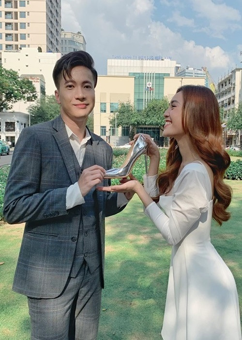 Tin đồn Lan Ngọc - S.T Sơn Thạch hẹn hò rộ lên trong những năm qua. Phía người trong cuộc đều lên tiếng phủ nhận.