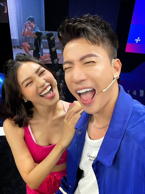 Trong một chương trình, Lan Ngọc cho biết, S.T Sơn Thạch là người quan tâm sâu sắc đến cuộc sống của cô. Khi được hỏi S.T Sơn Thạch quan trọng thế nào, nữ diễn viên chia sẻ: "Nếu thiếu một ai đó mình không thể thở, không sống được thì S.T Sơn Thạch là người như thế. S.T Sơn Thạch giúp tôi rất nhiều trong cuộc sống".