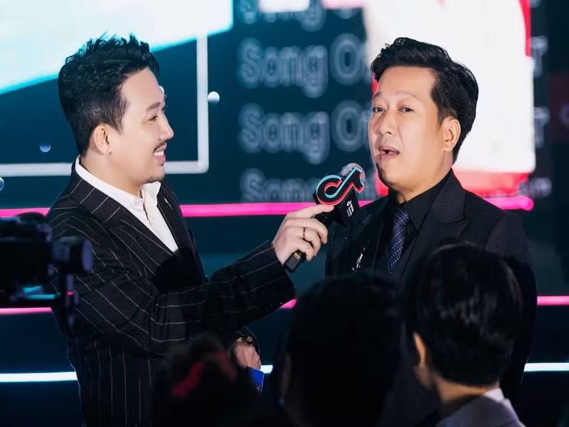 Trường Giang chia sẻ, anh và Trấn Thành yêu thương nhau, nhưng cả hai không thể dành thời gian cho nhau vì quá bận. Ảnh: FBNV.