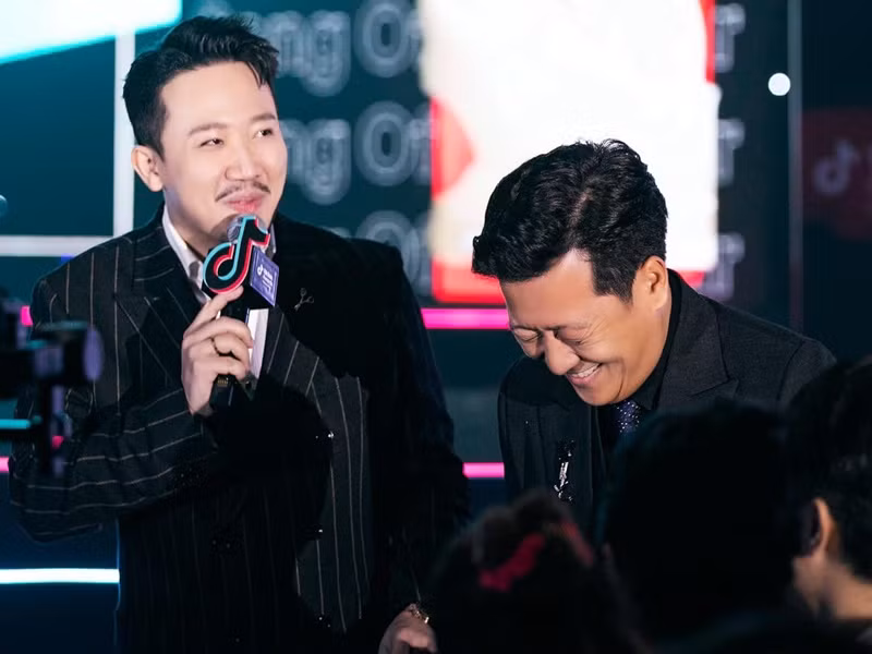 Trường Giang và Trấn Thành từng phủ nhận nghi vấn bằng mặt không bằng lòng. Ảnh: FBNV.