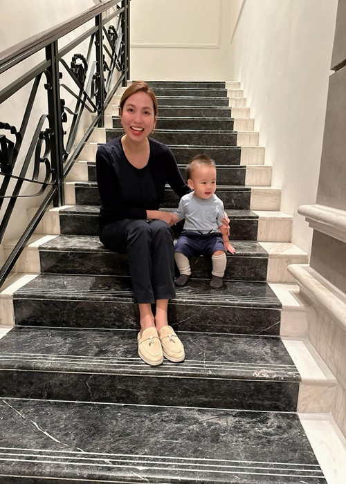 Thu Trang - vợ Lê Hiếu sinh con trai đầu lòng vào tháng 10/2022.