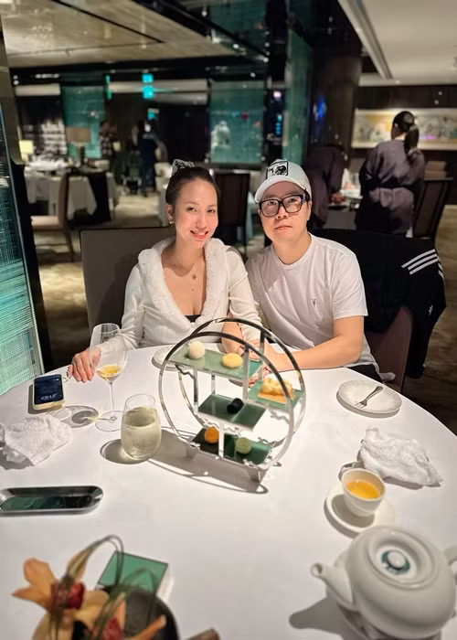 Thu Trang là hậu phương vững chắc của Lê Hiếu. Cô khéo vun vén gia đình. Ngoài ra, Thu Trang còn tư vấn trang phục biểu diễn cho Lê Hiếu, động viên chồng làm nghề.