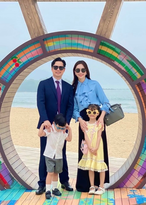 Vợ chồng nàng hậu có hai con chung.