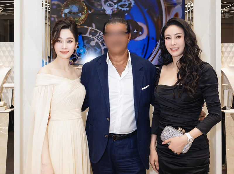 2 hoa hậu Đặng Thu Thảo - Hà Kiều Anh (phải) vừa hội ngộ tại một sự kiện. Ảnh: FBNV.