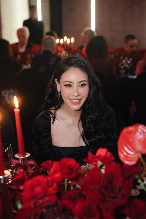 Bà mẹ ba con đầy sang trọng, quý phái. Ảnh: Vietnamnet.