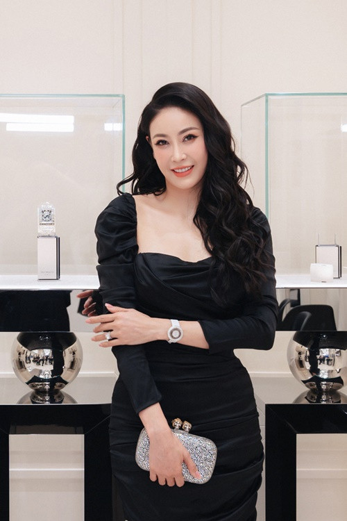 Hà Kiều Anh đeo set trang sức trị giá 181,8 tỷ đồng. Ảnh: Vietnamnet.