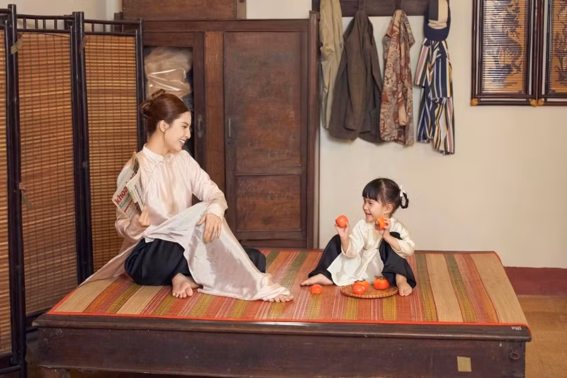 Bé Sol rất hợp tác trong việc tạo dáng.