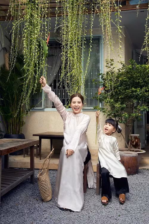 Thiên An thoải mái chia sẻ hình ảnh con gái. Trái ngược, Jack không có bất kỳ động thái nào liên quan đến ái nữ.