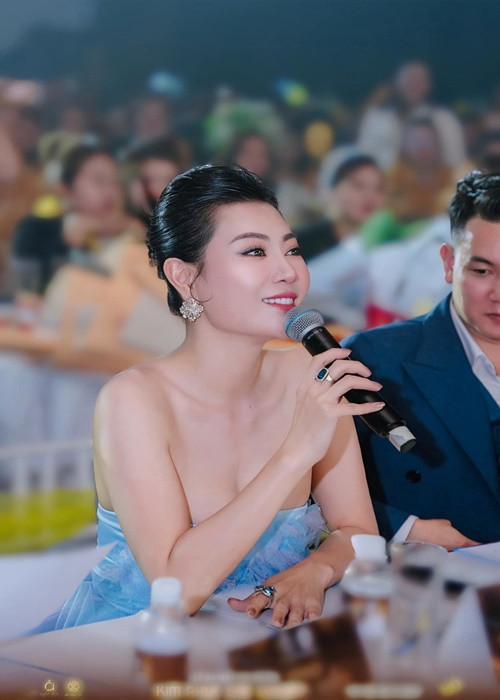 Ở tuổi 36, từng 2 lần sinh nở, nữ diễn viên vẫn trẻ trung, xinh đẹp.