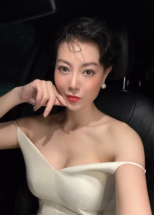 Thanh Hương tham gia loạt phim hài Tết như Ai là chưởng lễ của đạo diễn Trung Trần, Đại gia chân đất số 13 của đạo diễn Bình Trọng.