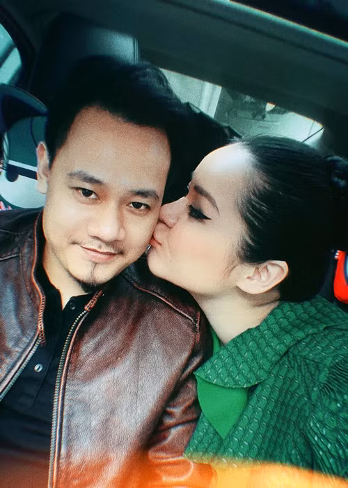 Từng qua một lần đò, Nguyễn Đức Cường giờ đã tìm được hạnh phúc bên Vũ Hạnh Nguyên. Anh đã viết ca khúc Nếu như còn yêu để dành tặng bạn gái.