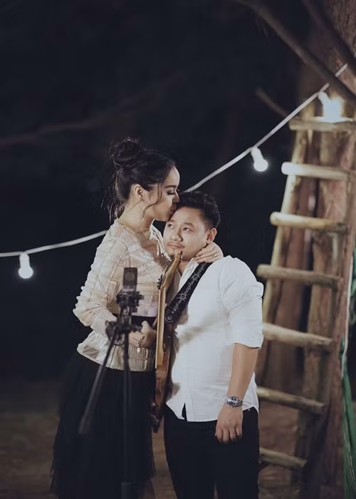 Cả hai có những nét tính cách khác nhau, cũng có đôi lần không cùng quan điểm nhưng Vũ Hạnh Nguyên và Nguyễn Đức Cường thường giải quyết mâu thuẫn trên tinh thần tôn trọng đối phương.