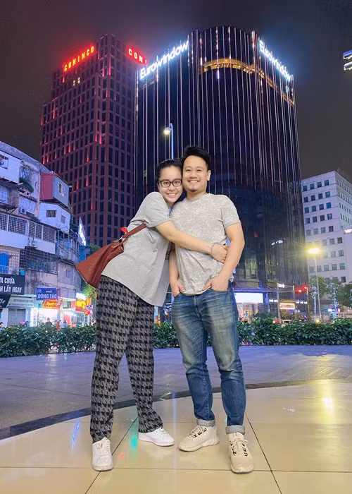 Cặp đôi từng dự tính làm đám cưới vào năm 2021 nhưng hoãn lại vì dịch bệnh COVID-19.