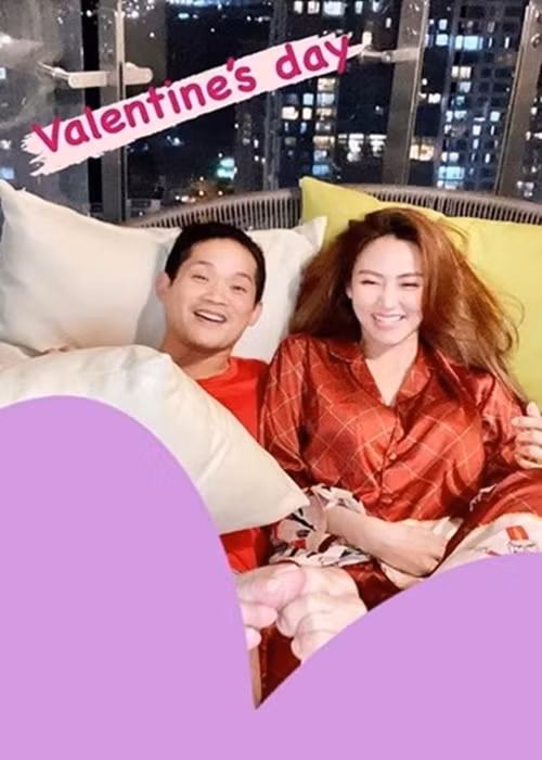 Cặp đôi kết hôn năm 2015. Cùng năm, Ngân Khánh bất ngờ tuyên bố tạm xa showbiz để đi du học ngành sản xuất phim điện ảnh tại Singapore.