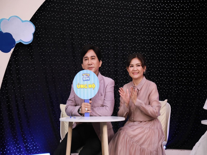 Kim Tử Long giữ được tổ ấm nhờ sự rộng lượng của vợ.