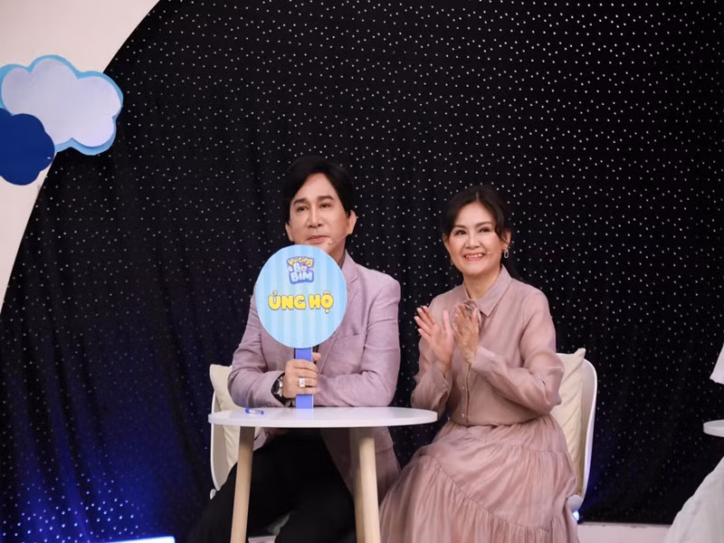 Kim Tử Long giữ được tổ ấm nhờ sự rộng lượng của vợ.