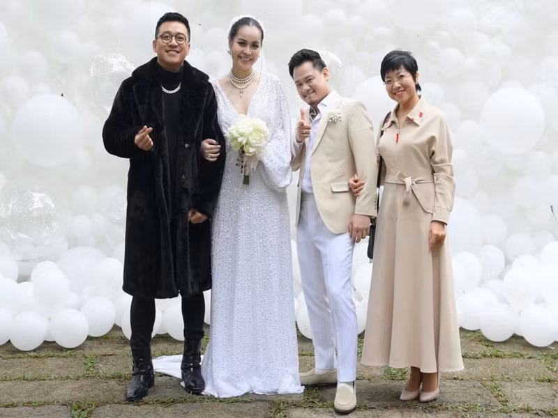 MC Thảo Vân, ca sĩ Tuấn Hưng góp mặt trong hôn lễ của cặp đôi. Ảnh: Dân Trí.