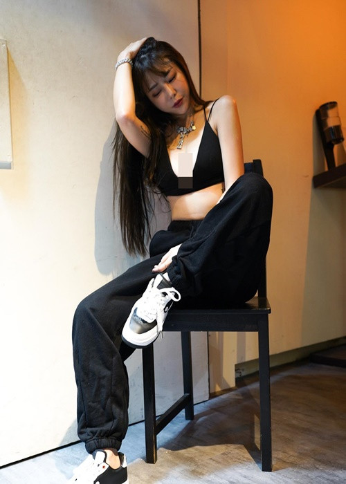 Nữ cổ động viên xứ Đài thường xuyên đăng những bức ảnh, clip gợi cảm để tăng tương tác thông qua các nền tảng mạng xã hội.