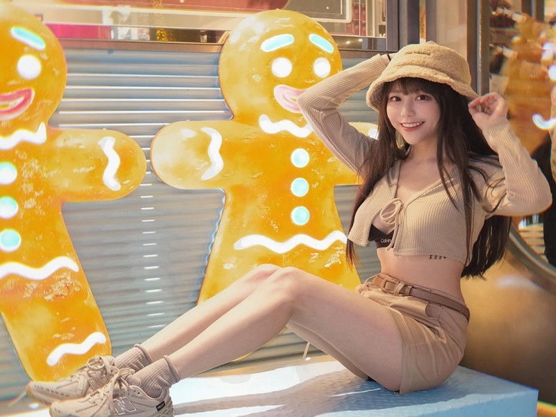 Tử Ninh có gương mặt thanh tú ngọt ngào cùng thân hình nóng bỏng với vòng một "khủng".