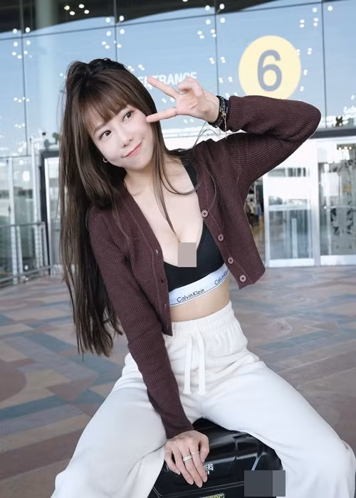 Phong cách đời thường của "nữ thần cổ động" khá táo bạo.