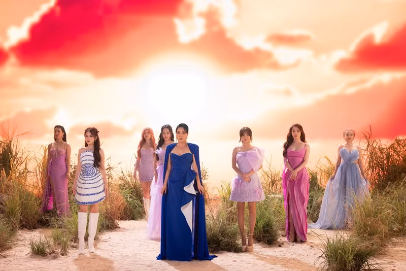 Mỹ Linh quyến rũ trong bộ ảnh quảng bá chương trình. Ảnh: Fanpage Chị đẹp đạp gió rẽ sóng.