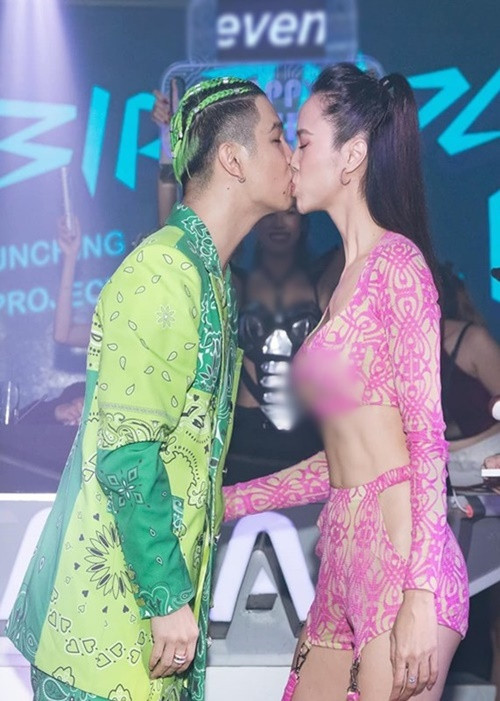 Chia sẻ trên Dân Trí, Vũ Ngọc Anh cho biết, thời điểm gặp nhau, cô chia tay bạn trai lâu năm, còn Cường Seven vẫn trong một mối quan hệ. Vì vậy, cả hai giữ khoảng cách. Khoảng 9 tháng sau khi quen biết, khi Cường Seven chia tay Mlee, Vũ Ngọc Anh và Cường Seven mới tiếp xúc với nhau nhiều hơn. Ảnh: FBNV.