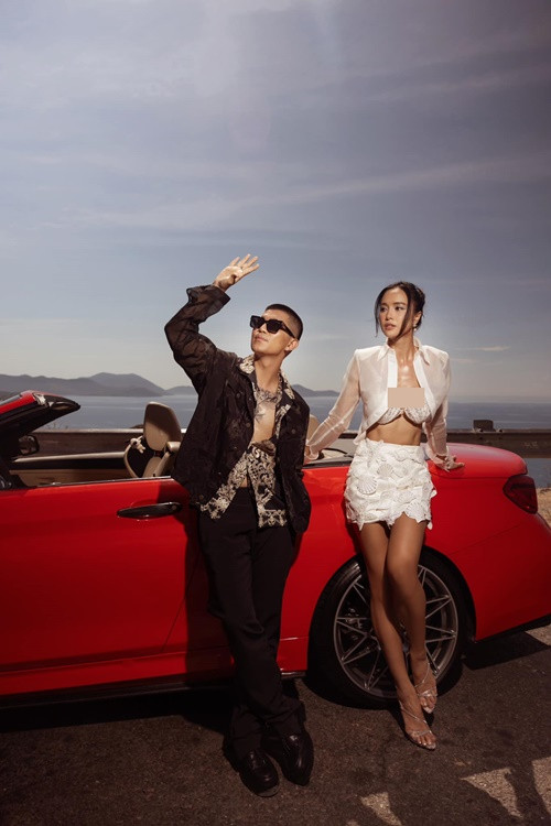 Vũ Ngọc Anh cao 1m70, có số đo 3 vòng 90-58-90 cm, nặng 50 kg. Sở hữu đường cong hút mắt, nàng "Quyên" được "ông trùm chân dài" Vũ Khắc Tiệp khen nức nở. Ảnh: FBNV.